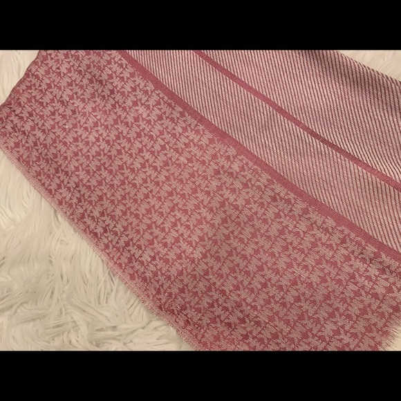Brand new authentic Michael Kors scarf - Picture 3 of 3